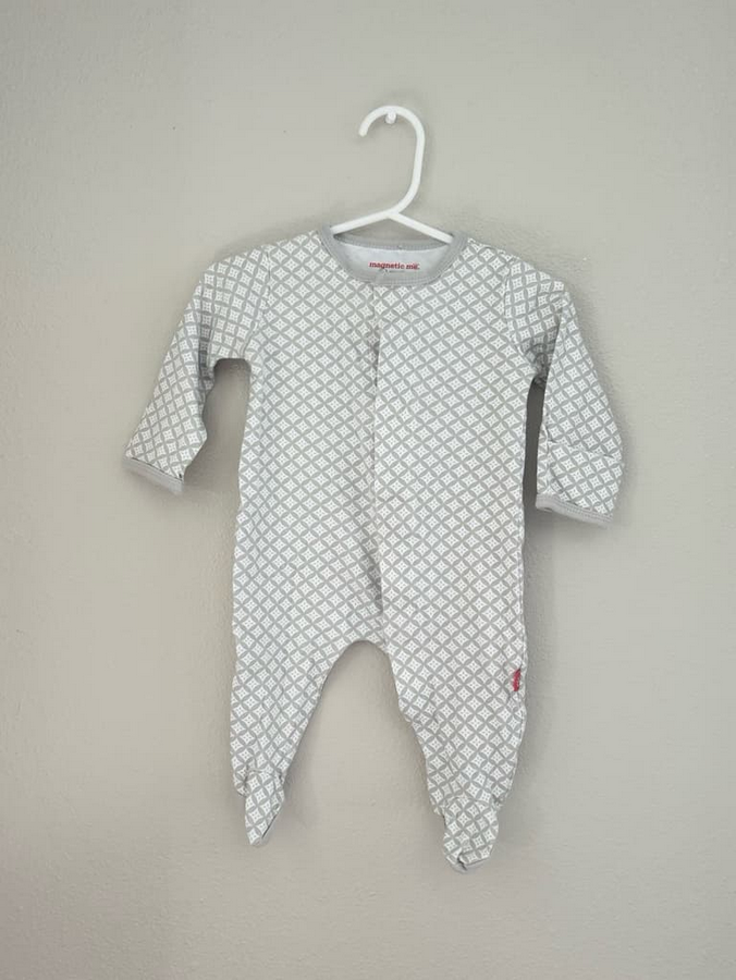 Grey Diamonds Magnetic Footie