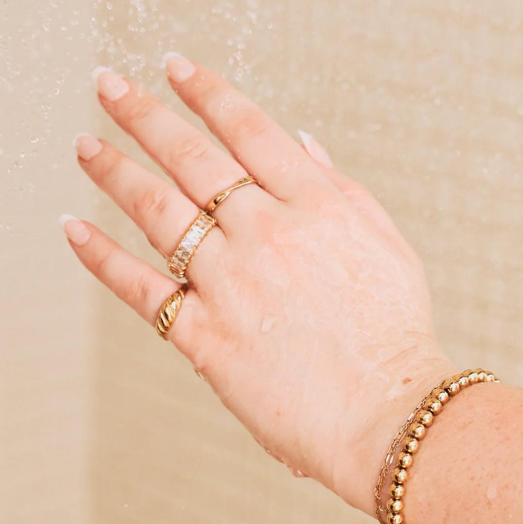 Viv Twisted Ring