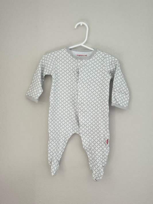 Grey Diamonds Magnetic Footie